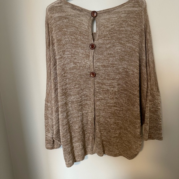 3/4 sleeve oversized top - Picture 3 of 3